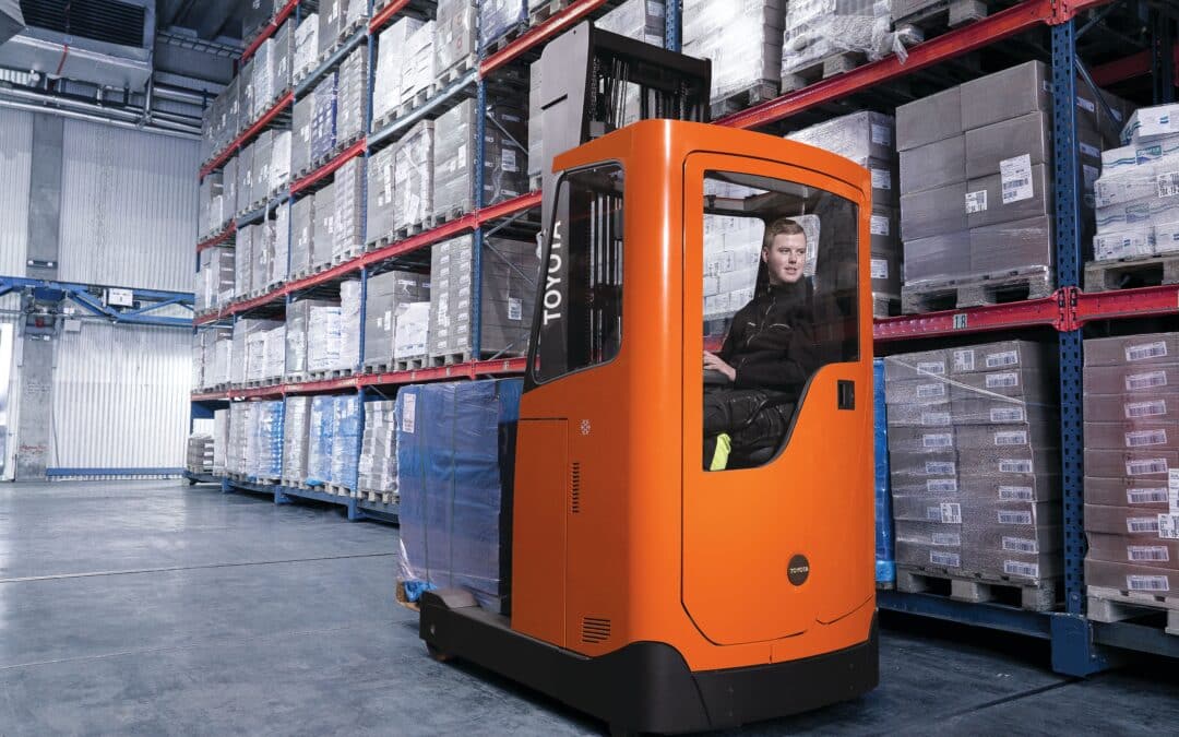 Moving Mast Reach Truck E Application 9 Coldstorage - Supply Chain Solutions for Cold Storage - Shoppa's Material Handling